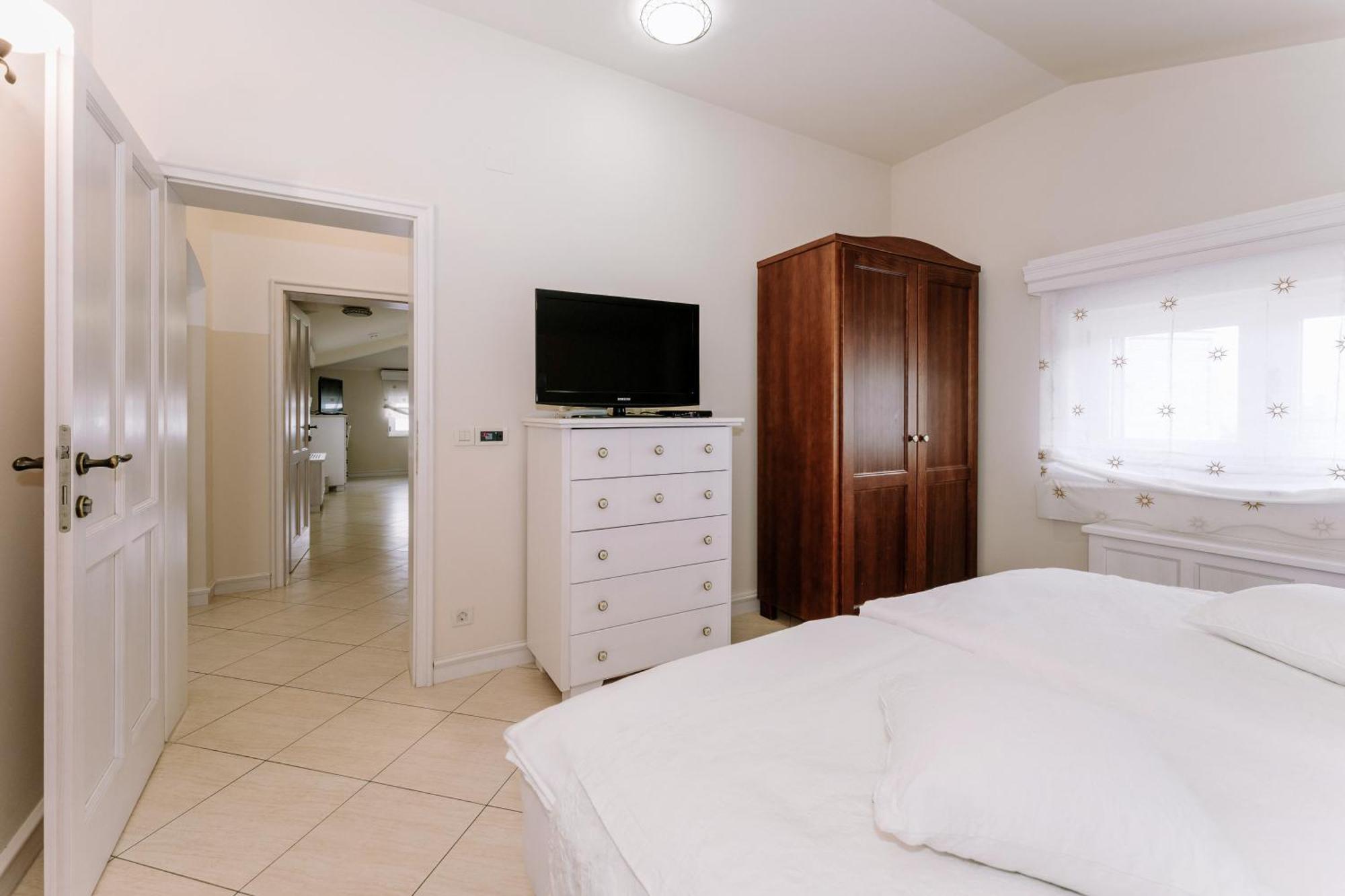 Hotel Abalone Цриквениця Екстер'єр фото