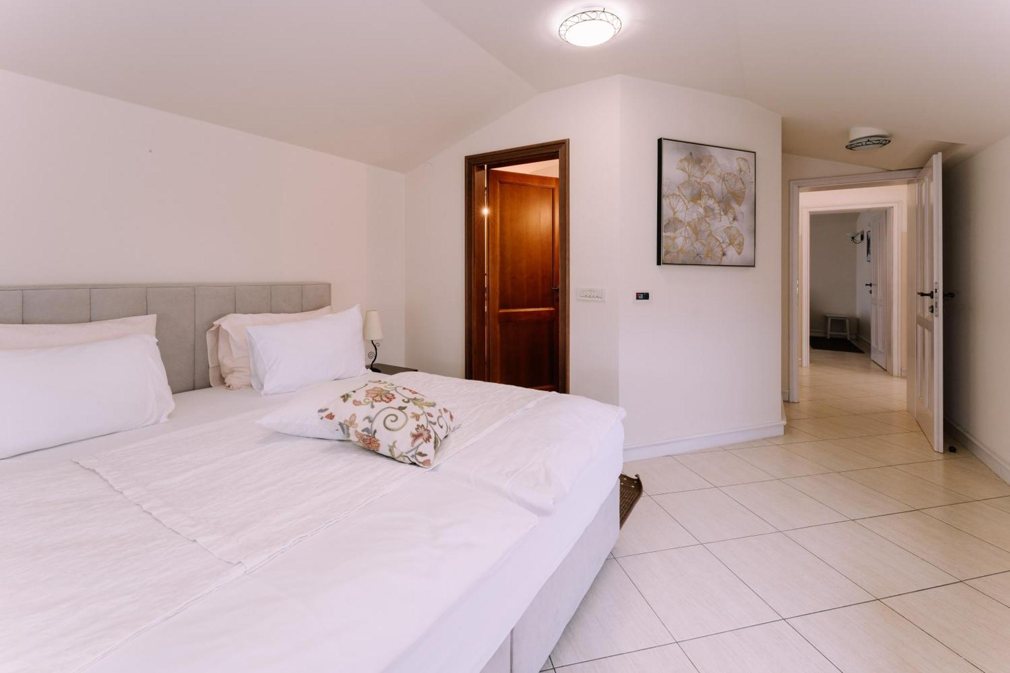 Hotel Abalone Цриквениця Екстер'єр фото