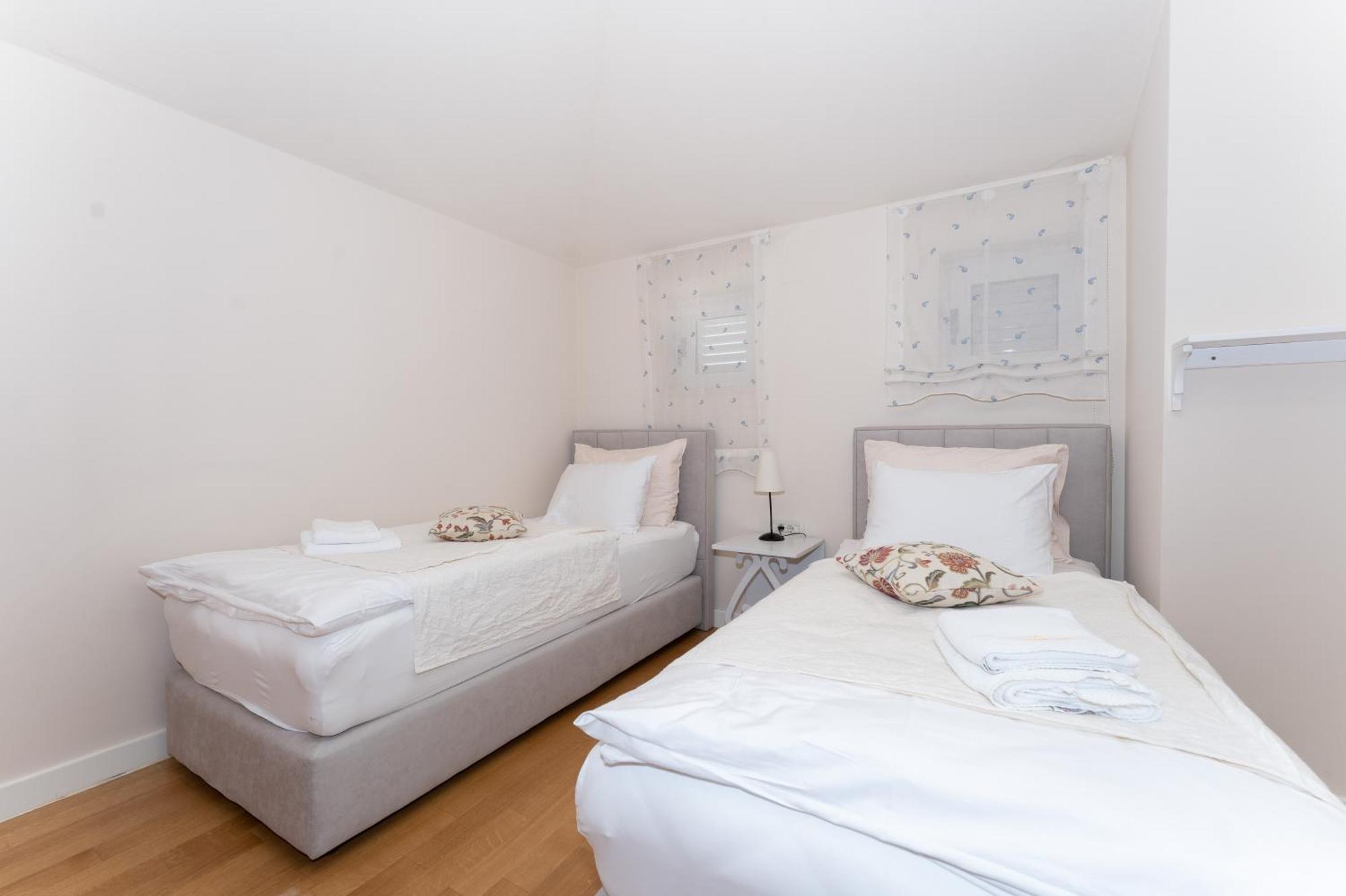 Hotel Abalone Цриквениця Екстер'єр фото