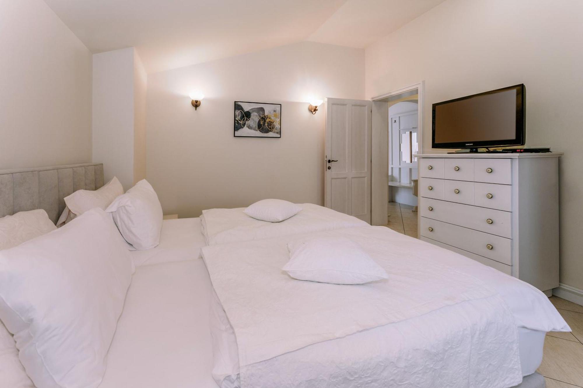 Hotel Abalone Цриквениця Екстер'єр фото
