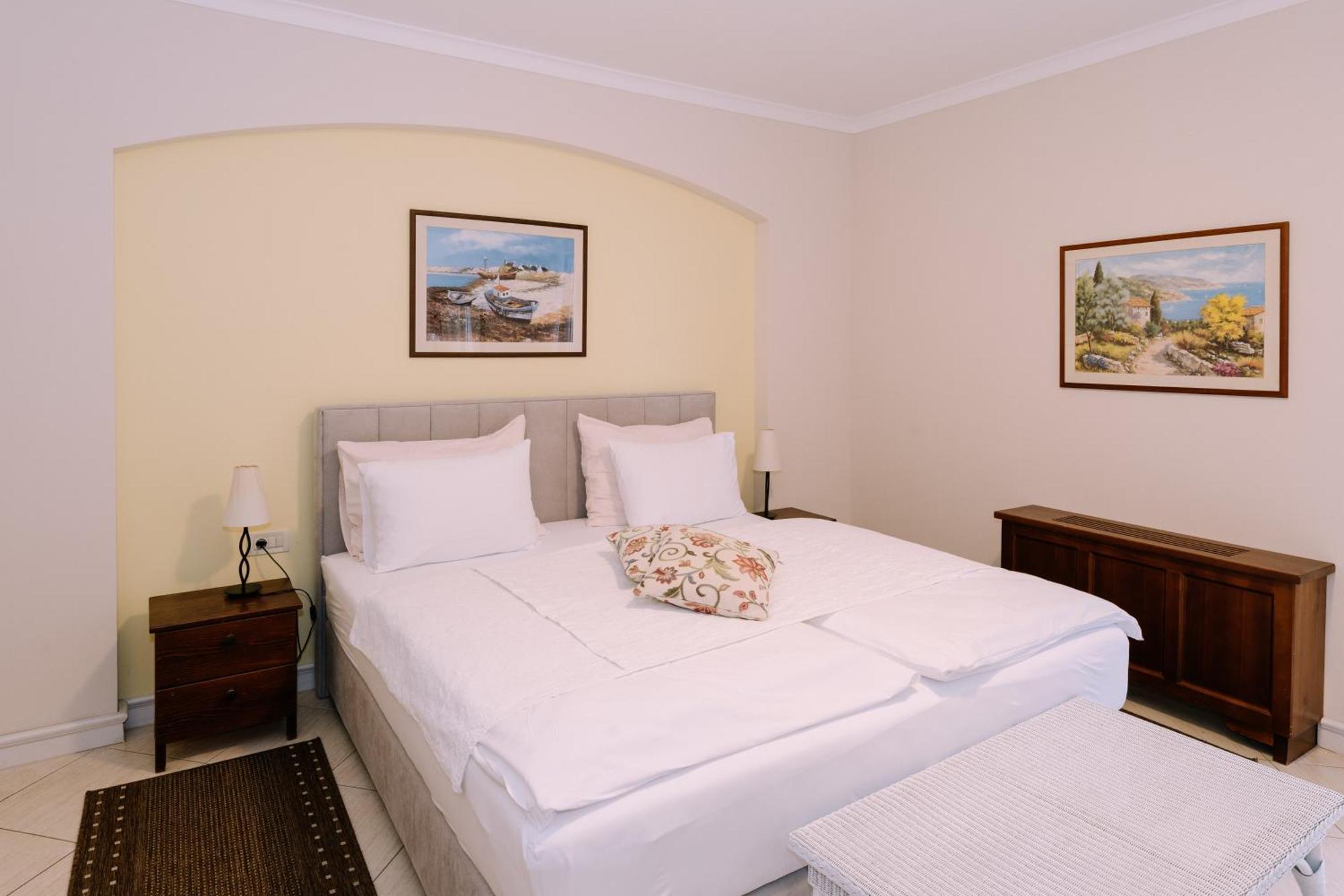 Hotel Abalone Цриквениця Екстер'єр фото