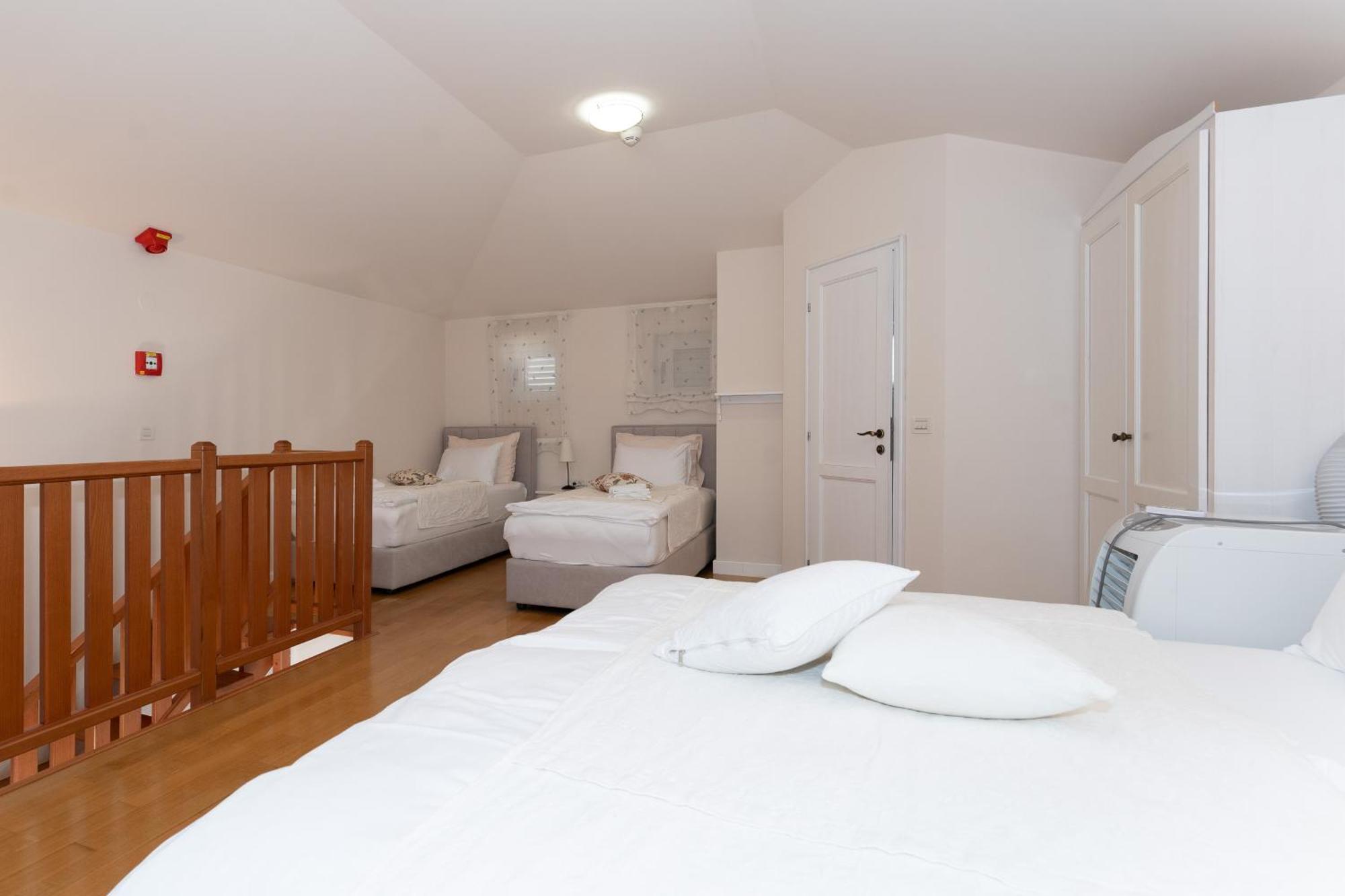 Hotel Abalone Цриквениця Екстер'єр фото