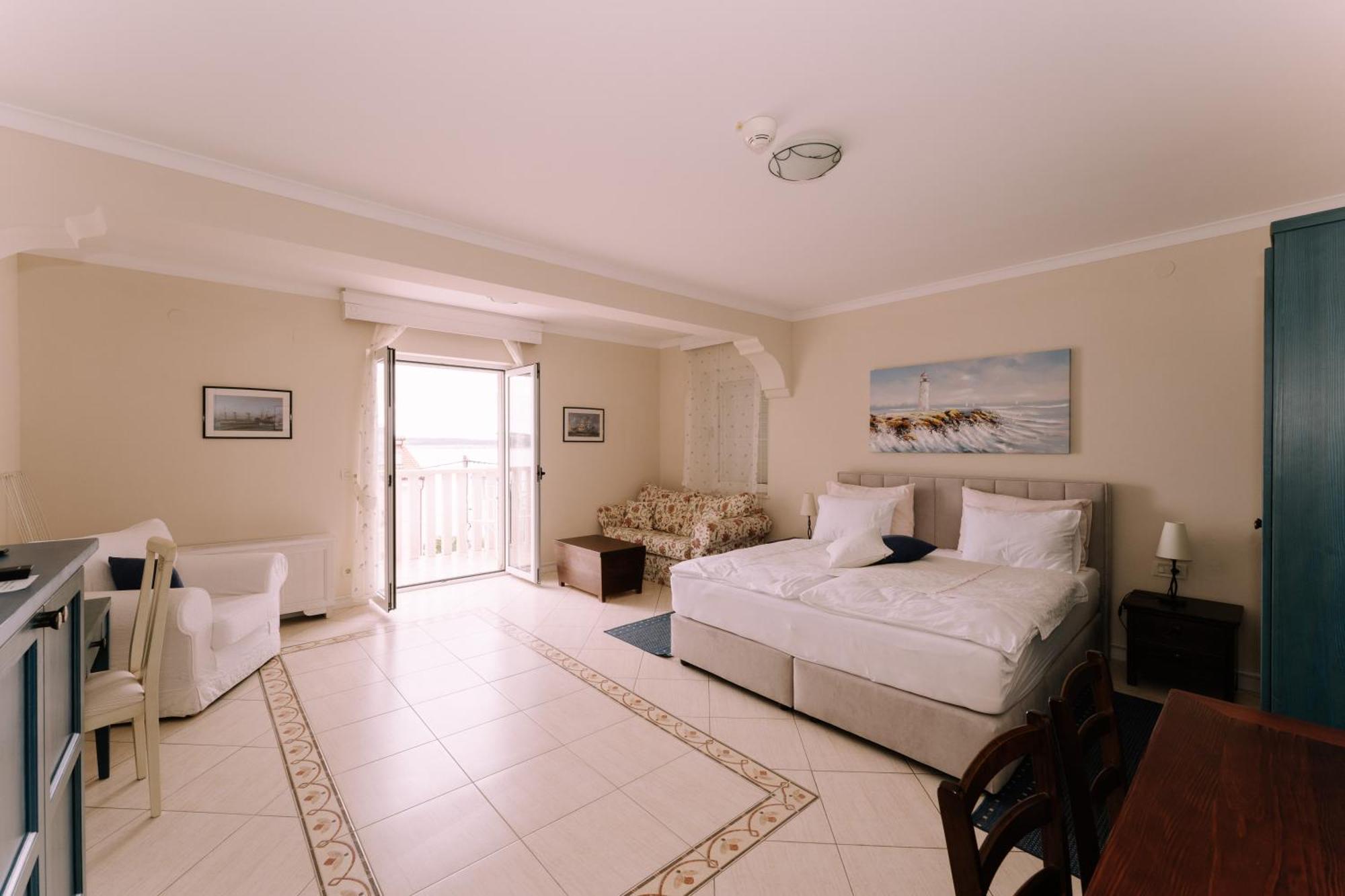 Hotel Abalone Цриквениця Екстер'єр фото
