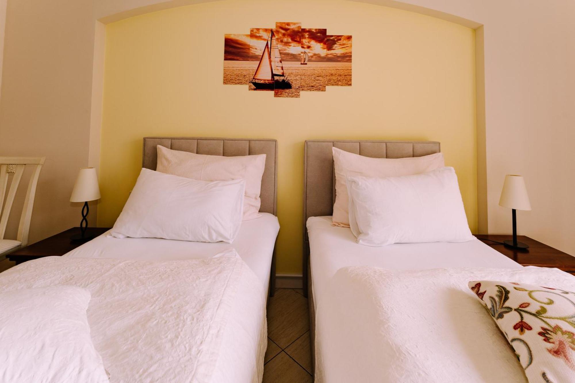 Hotel Abalone Цриквениця Екстер'єр фото