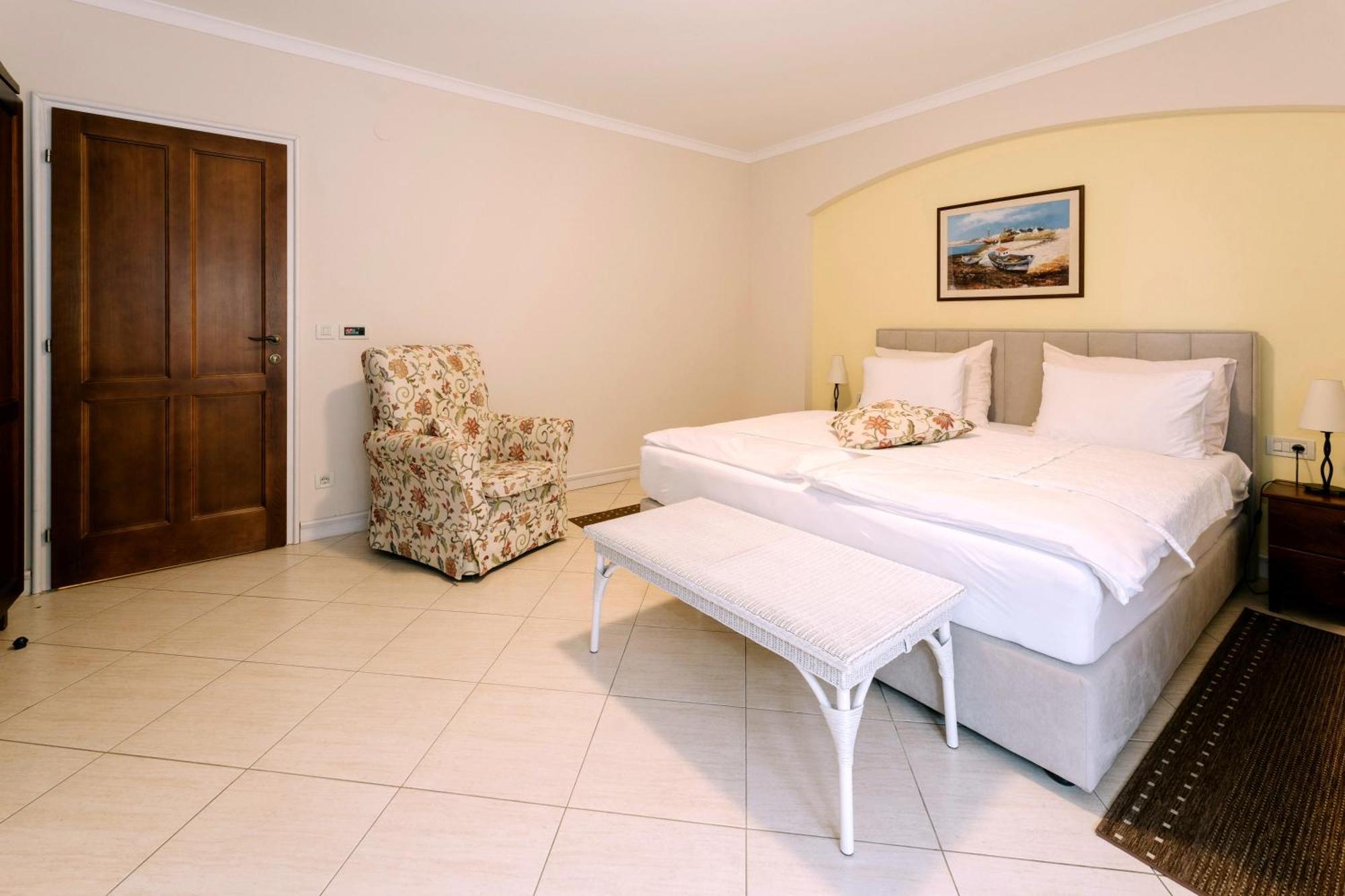 Hotel Abalone Цриквениця Екстер'єр фото